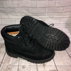 Black Timberland Boots Boys size 2.5 PRICE DROP